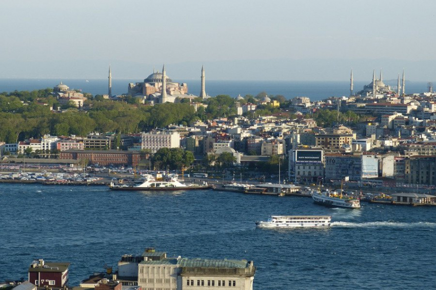 В районе Стамбула внезапно отступило Мраморное море: ждать ли новых волн землетрясения